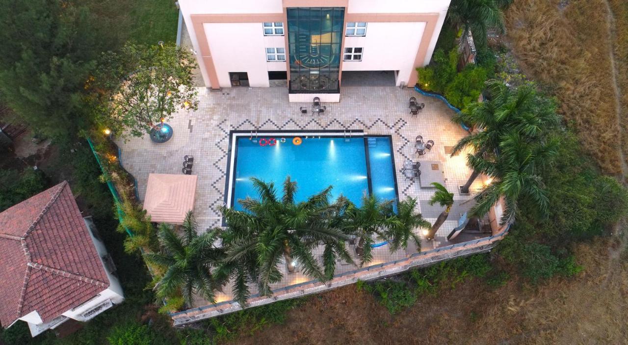 7 Apple Resort Lonavala Eksteriør billede