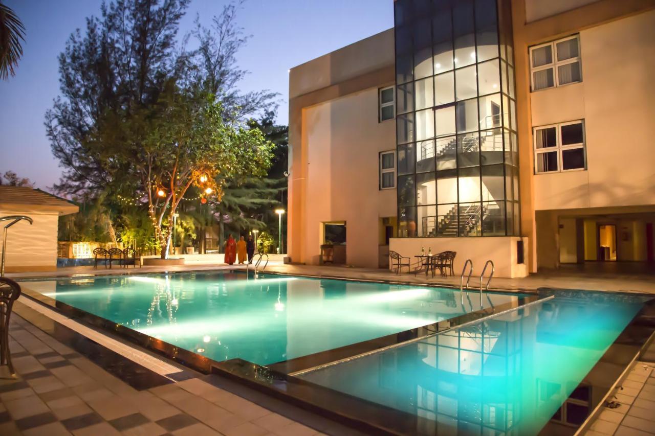 7 Apple Resort Lonavala Eksteriør billede