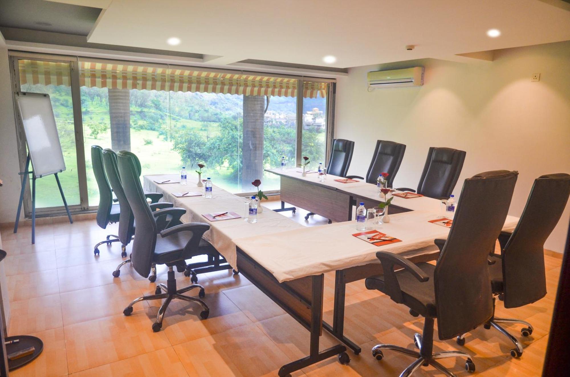 7 Apple Resort Lonavala Eksteriør billede