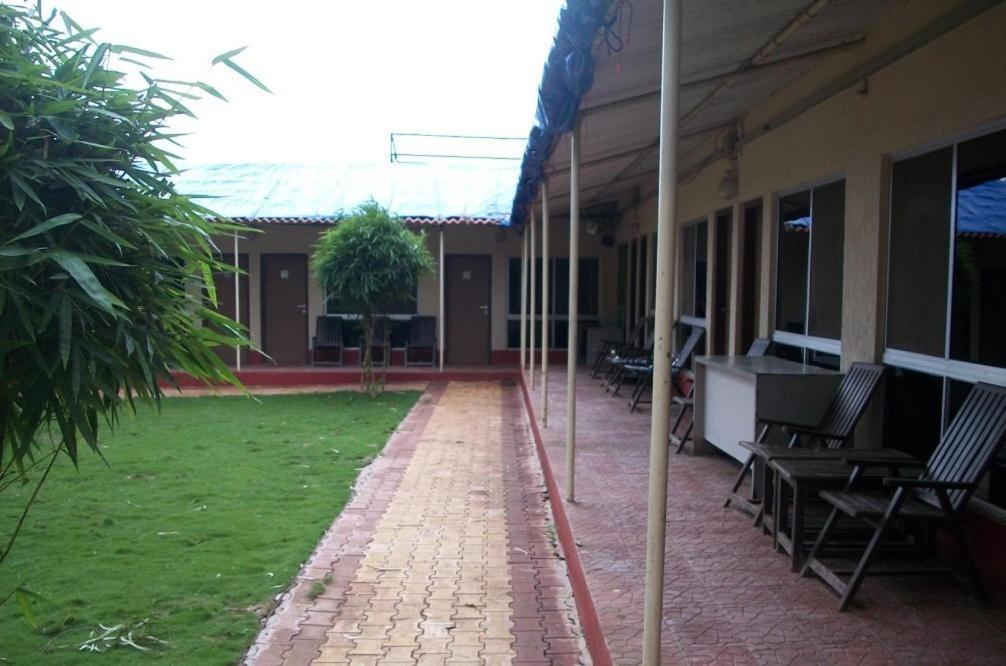 7 Apple Resort Lonavala Eksteriør billede