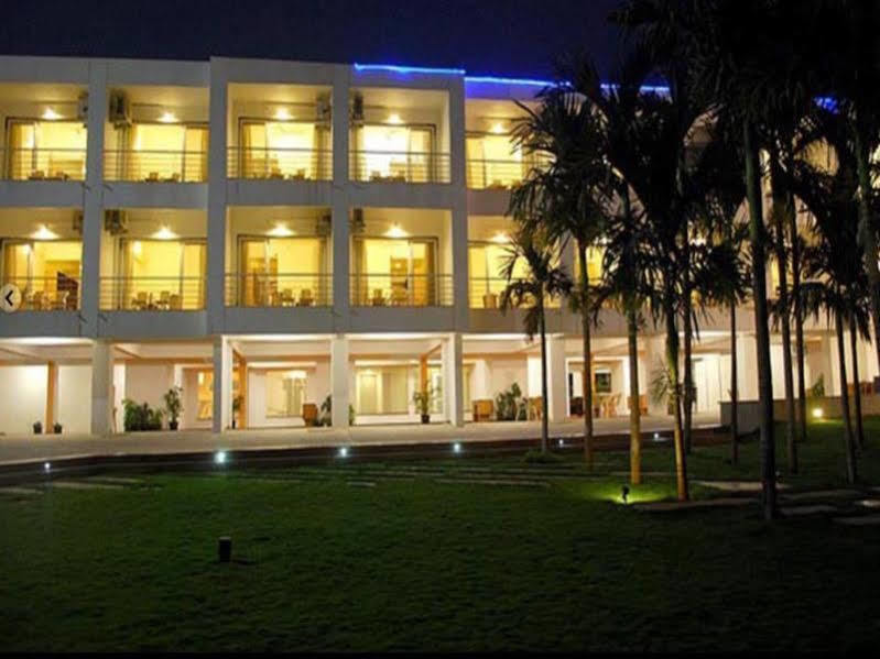 7 Apple Resort Lonavala Eksteriør billede